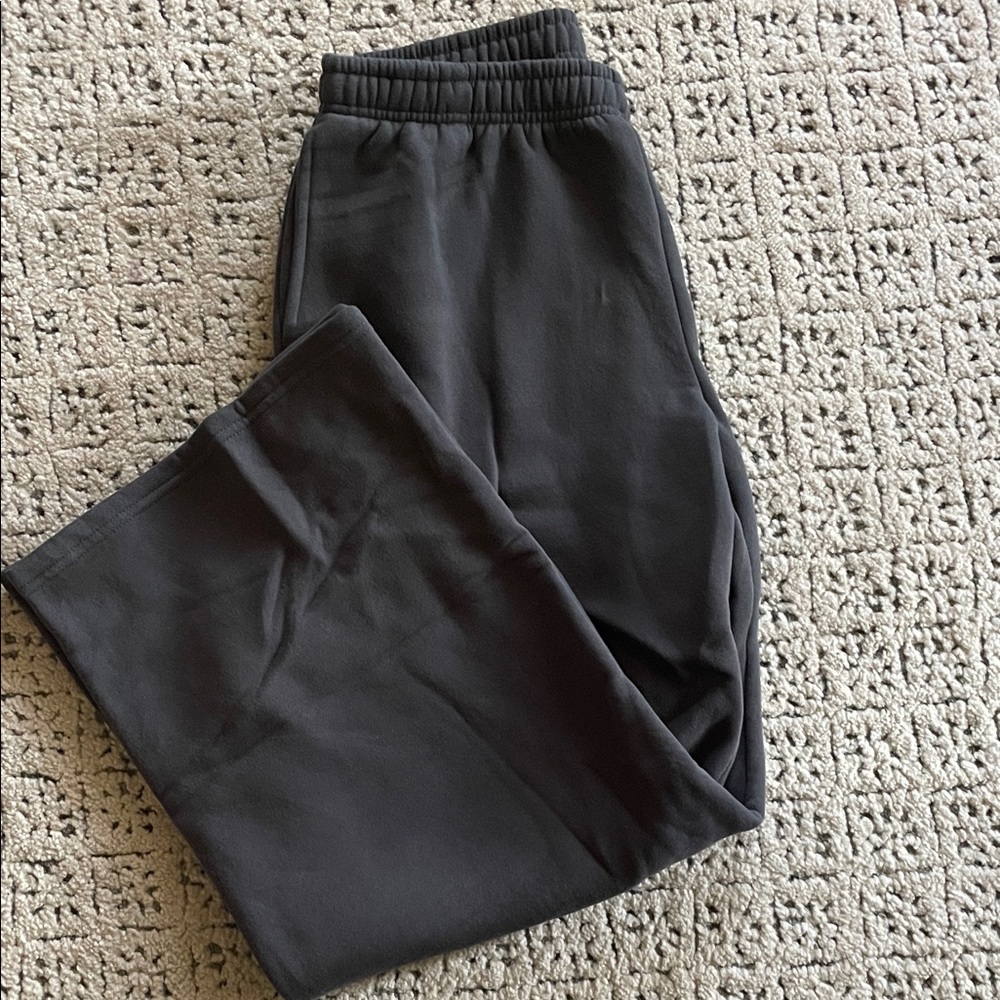 Like new Edikted sweatpants